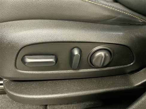 Used 2019 Chevrolet Equinox Premier w/ LPO, Floor Liner Package image 10