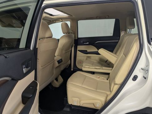 Used 2014 Toyota Highlander Limited w/ Driver Technology Package FWD image 23