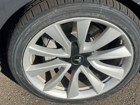 Used 2018 Tesla Model 3 AWD/4WD image 15