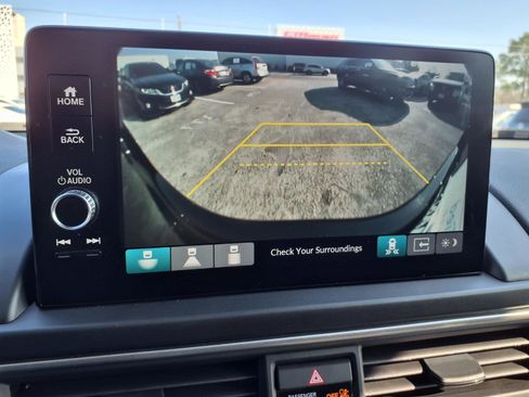 Used 2025 Honda Pilot Touring image 6