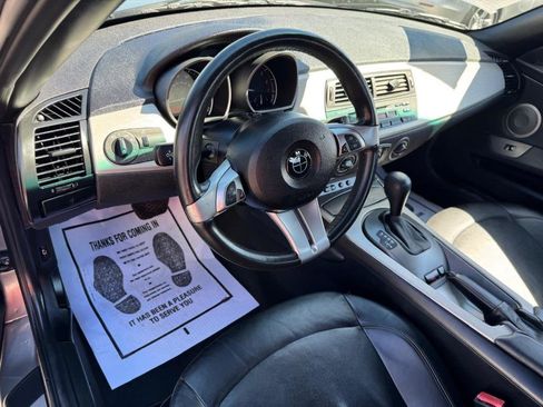 Used 2004 BMW Z4 2.5i image 11