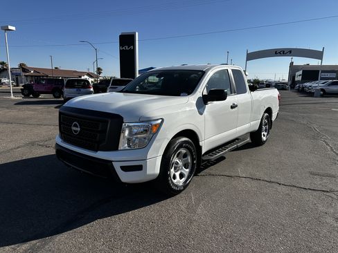 Used 2023 Nissan Titan S RWD image 9