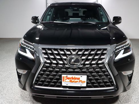 Used 2023 Lexus GX 460 Premium w/ Premium Package image 4