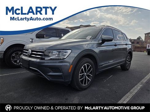 Used 2021 Volkswagen Tiguan SE image 1