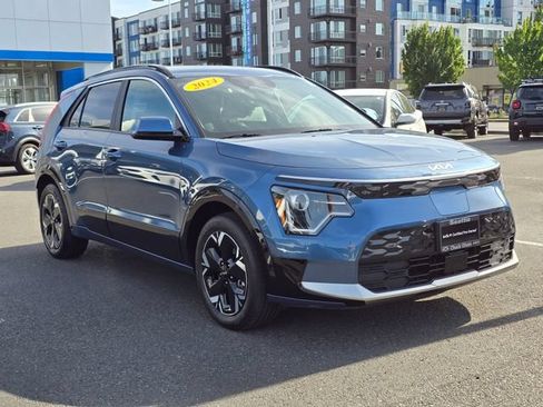 Certified 2024 Kia Niro Wind w/ Wind Preserve Package FWD image 8