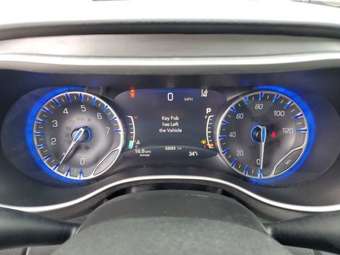 Used 2023 Chrysler Pacifica Touring-L FWD image 14