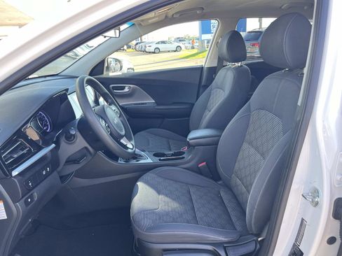 Used 2022 Kia Niro LX image 20