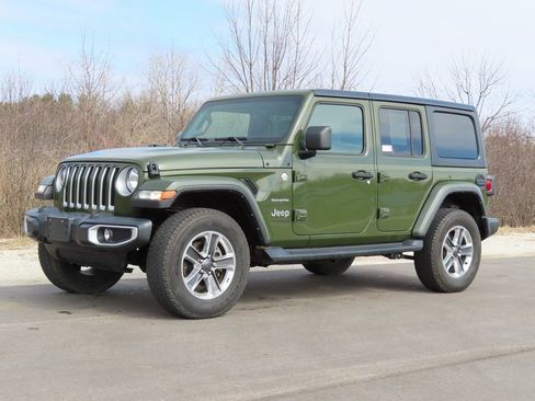 Used 2021 Jeep Wrangler Unlimited Sahara w/ Uconnect 4C Nav & Sound Group image 6