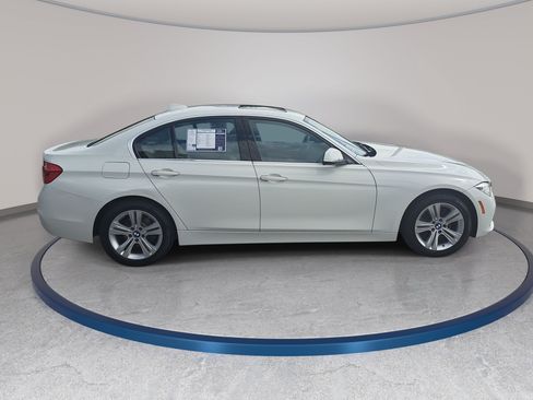 Used 2017 BMW 330i Sedan RWD image 4