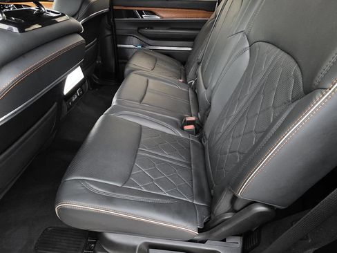 Used 2024 Jeep Grand Wagoneer Series III w/ Flexible Seating Group AWD/4WD image 10