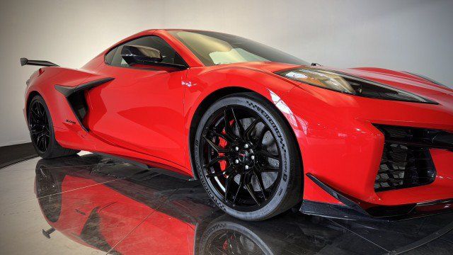 Used 2024 Chevrolet Corvette Z06 w/ Z07 Performance Package RWD image 19
