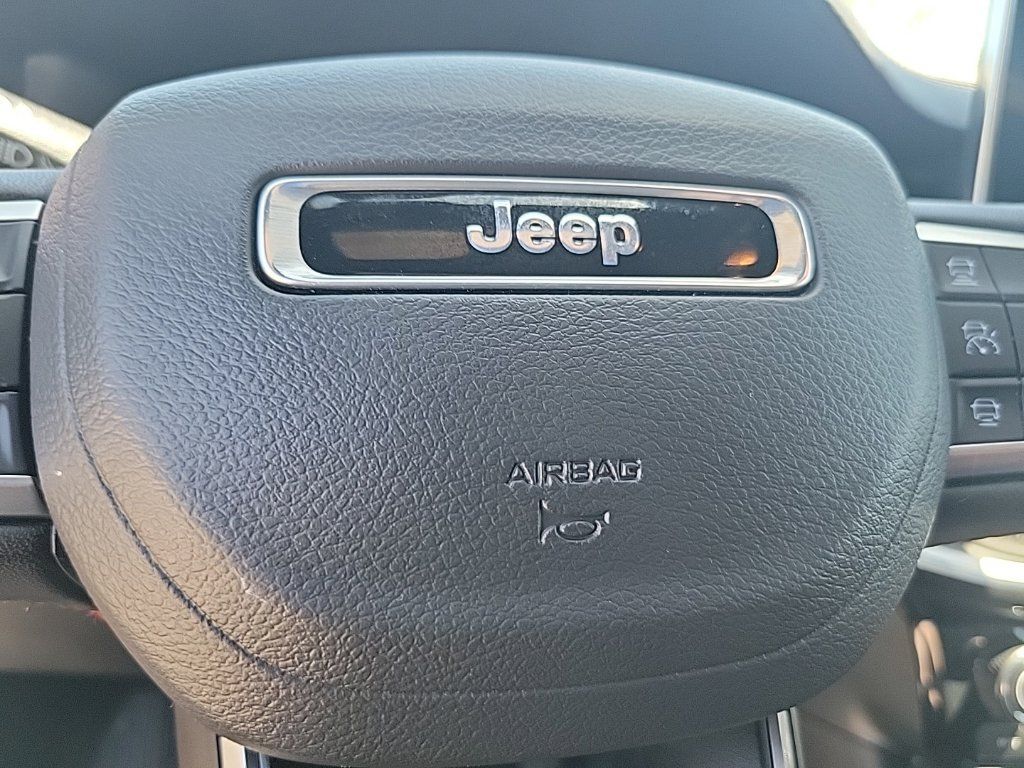 Used 2025 Jeep Compass Trailhawk AWD/4WD image 24