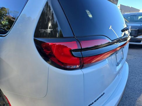 New 2026 Chrysler Pacifica Select image 35