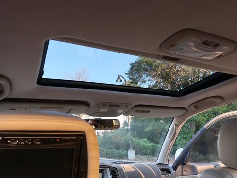 Used 2003 Toyota Land Cruiser image 29