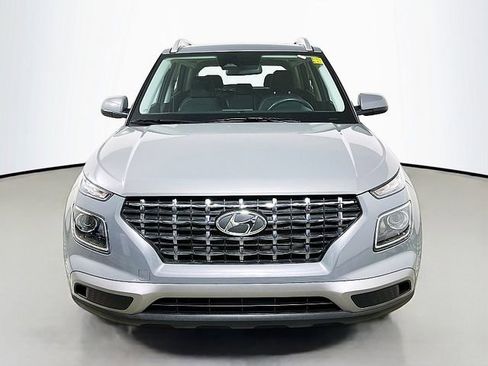 Used 2023 Hyundai Venue SEL w/ Cargo Package FWD image 2