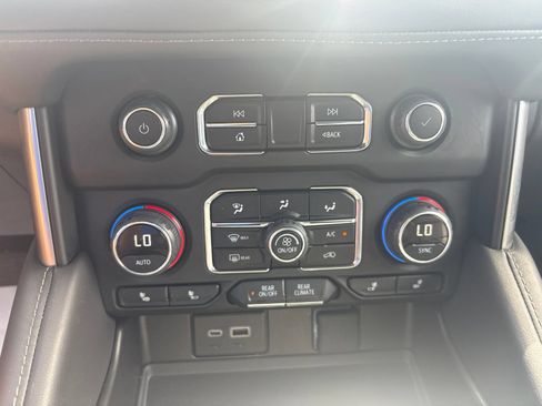 Used 2024 Chevrolet Tahoe LT RWD image 23