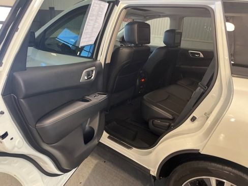 Certified 2019 Nissan Pathfinder Platinum image 11