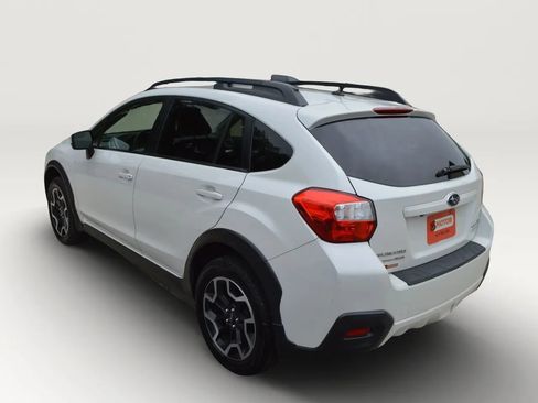 Used 2017 Subaru Crosstrek 2.0i Premium w/ Moonroof Package AWD/4WD image 6