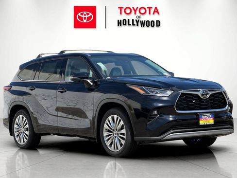New 2026 Toyota Highlander Platinum AWD/4WD image 2