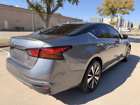 Used 2021 Nissan Altima 2.5 SV image 6