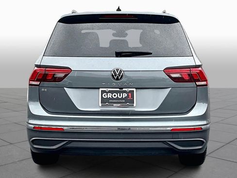 Used 2022 Volkswagen Tiguan SE w/ Panoramic Sunroof Package image 5