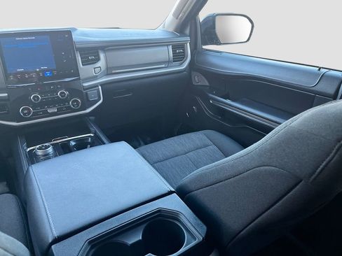 Used 2022 Ford Expedition XLT image 23