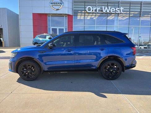 Used 2023 Kia Sorento SX image 2