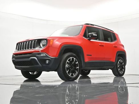 Used 2023 Jeep Renegade Latitude AWD/4WD image 36