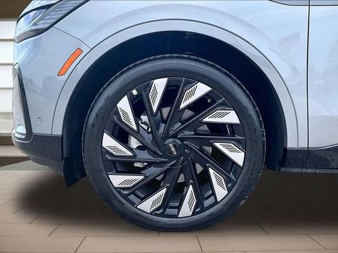 Used 2024 Lincoln Nautilus Reserve w/ Equipment Group 202A AWD/4WD image 8