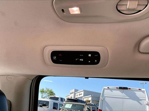 Used 2024 Chrysler Pacifica Touring-L FWD image 30