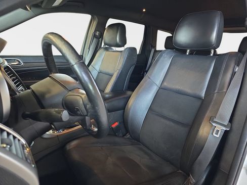 Used 2018 Jeep Grand Cherokee Altitude AWD/4WD image 18