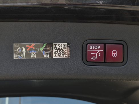 Used 2024 Mercedes-Benz GLC 300 image 9