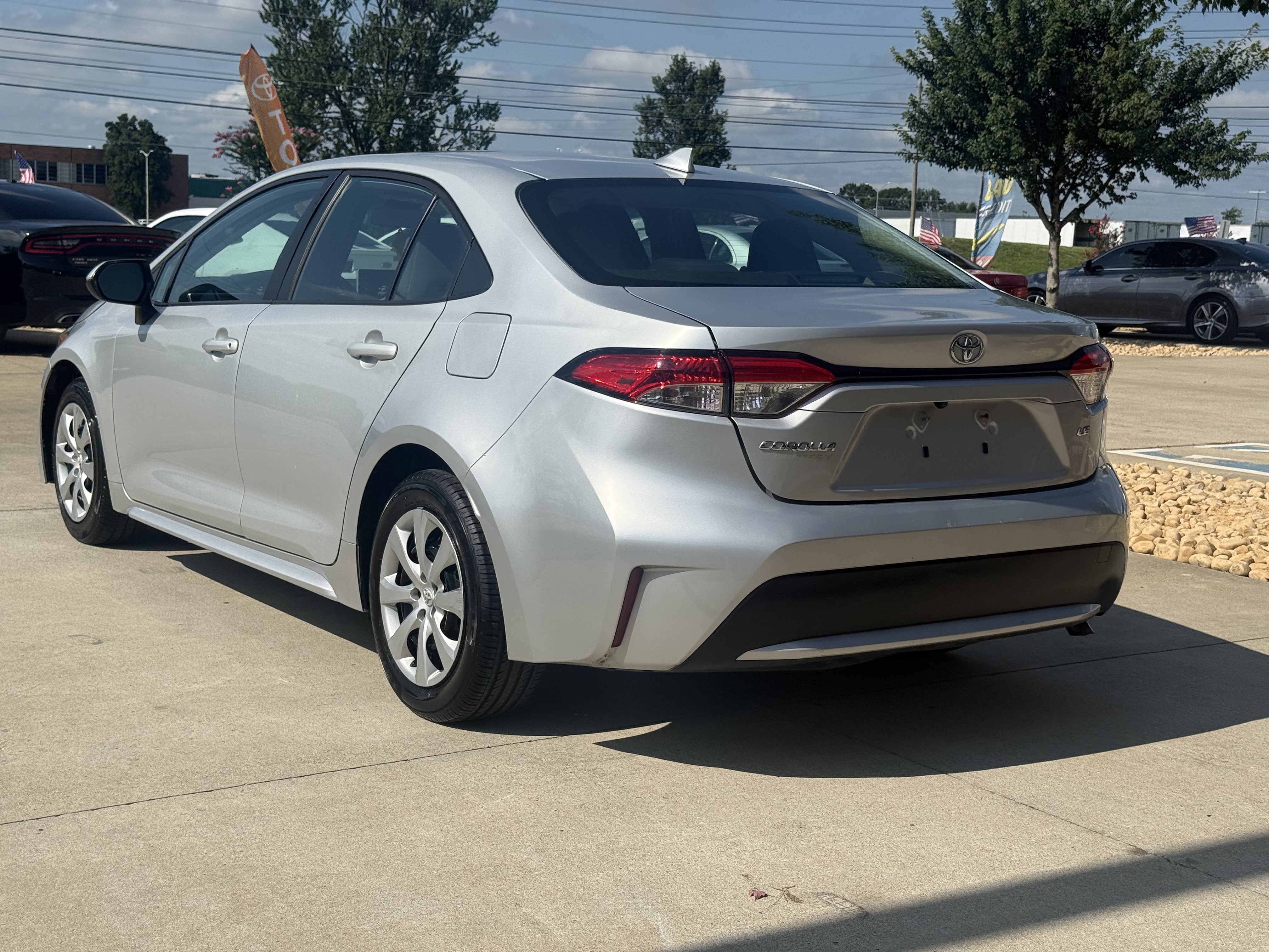 Used 2021 Toyota Corolla LE FWD image 5