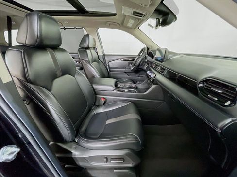 Certified 2025 Honda Pilot Touring image 36