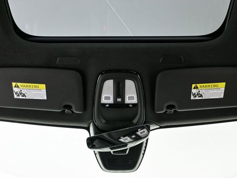 Certified 2025 Volvo XC40 B5 Plus image 20