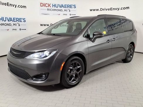 Used 2020 Chrysler Pacifica Limited w/ S Appearance Package FWD image 1