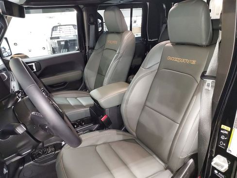 Used 2025 Jeep Gladiator Mojave image 17