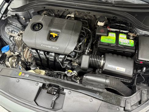 Used 2017 Hyundai Elantra SE FWD image 44