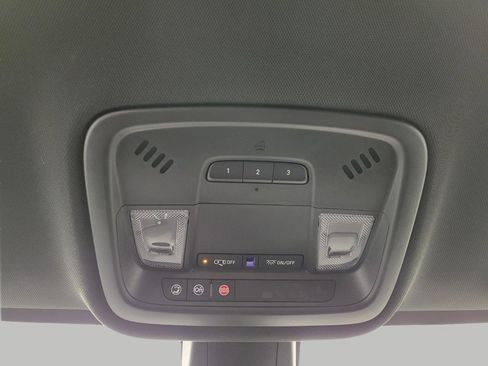 Certified 2023 Chevrolet Traverse LT image 17