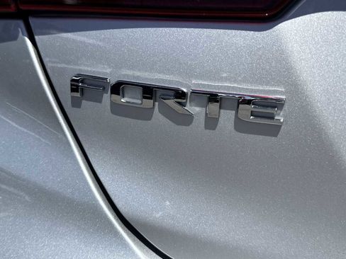 Used 2021 Kia Forte LXS FWD image 11