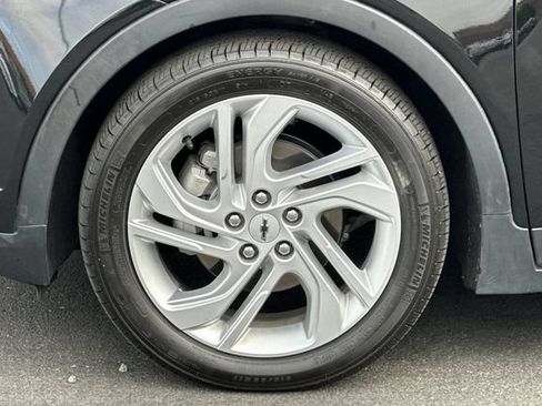 Used 2023 Chevrolet Bolt LT FWD image 29
