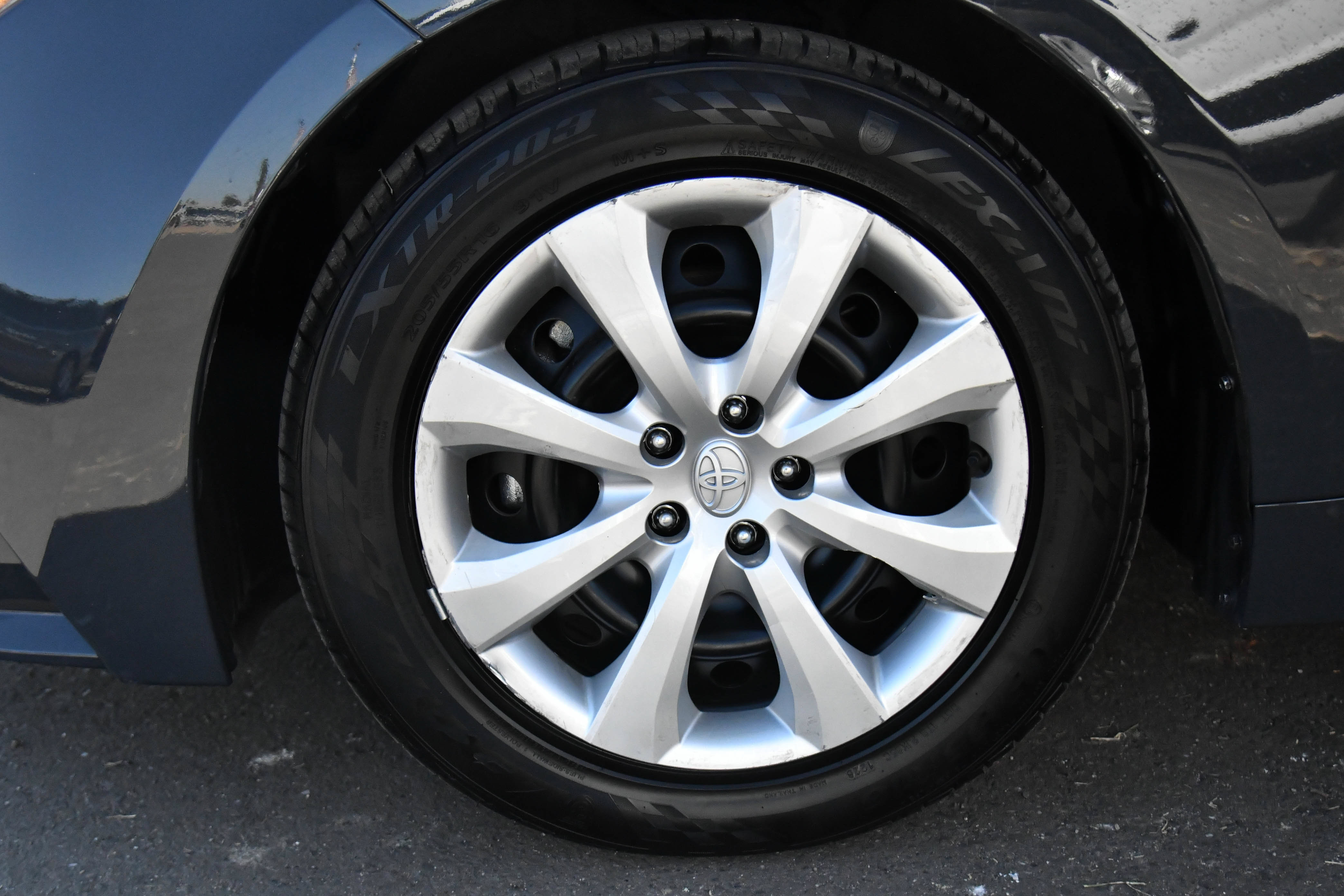 Used 2025 Toyota Corolla LE FWD image 12