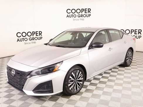 Used 2024 Nissan Altima 2.5 SV image 9