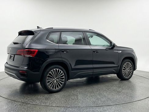 Used 2025 Volkswagen Taos SE image 7