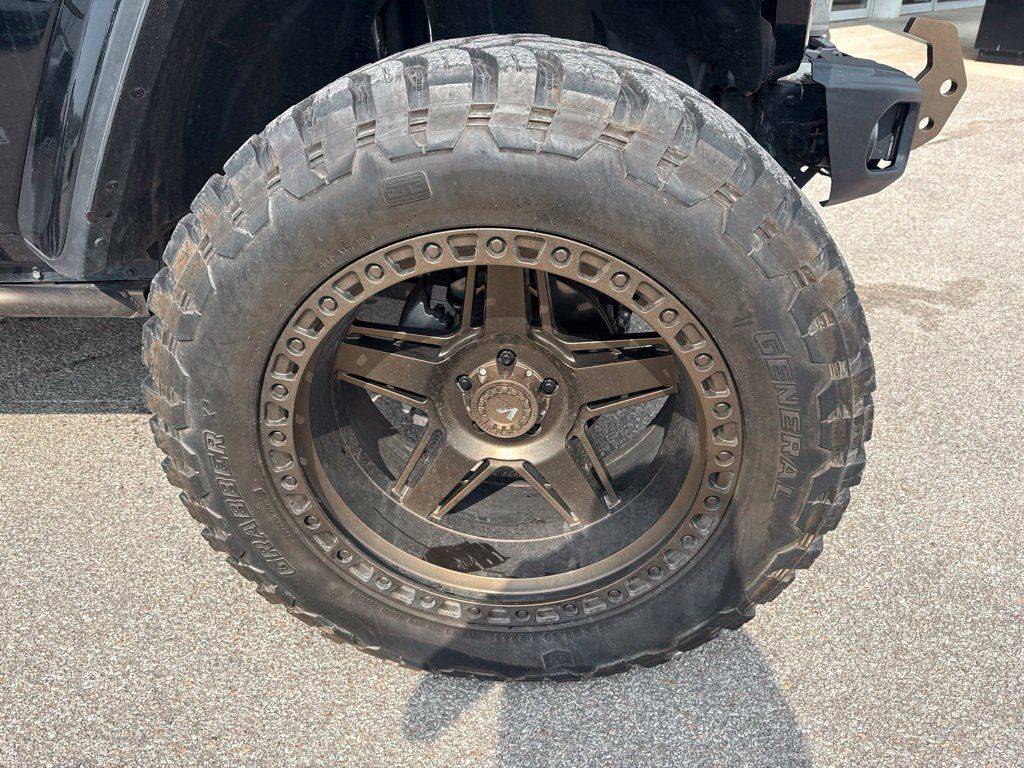 Used 2022 Jeep Wrangler Unlimited Rubicon w/ Xtreme Recon 35" Tire Package AWD/4WD image 6