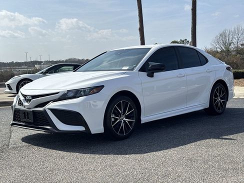 Used 2024 Toyota Camry SE image 5