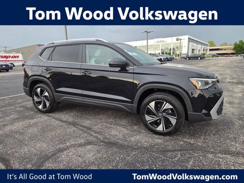 New 2026 Volkswagen Taos SE AWD/4WD image 1