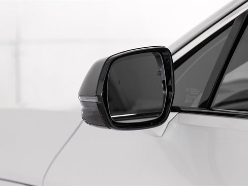 Used 2024 Cadillac Lyriq Luxury image 40