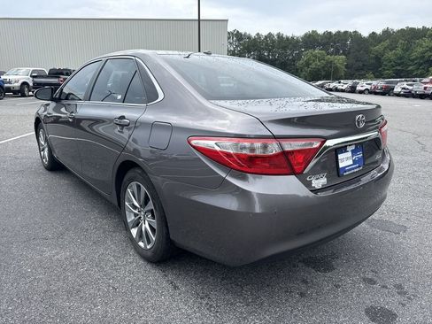 Used 2016 Toyota Camry XLE w/ Moonroof Package FWD image 5