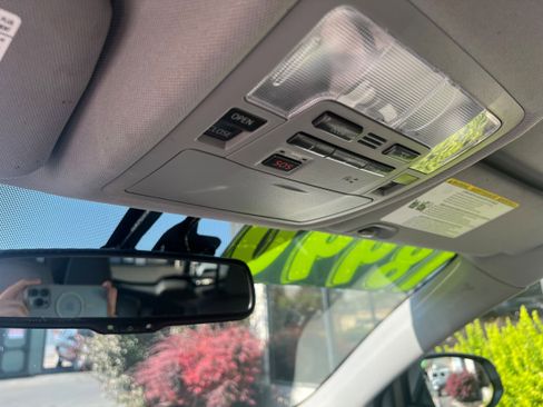 Used 2015 Toyota Highlander Limited image 15